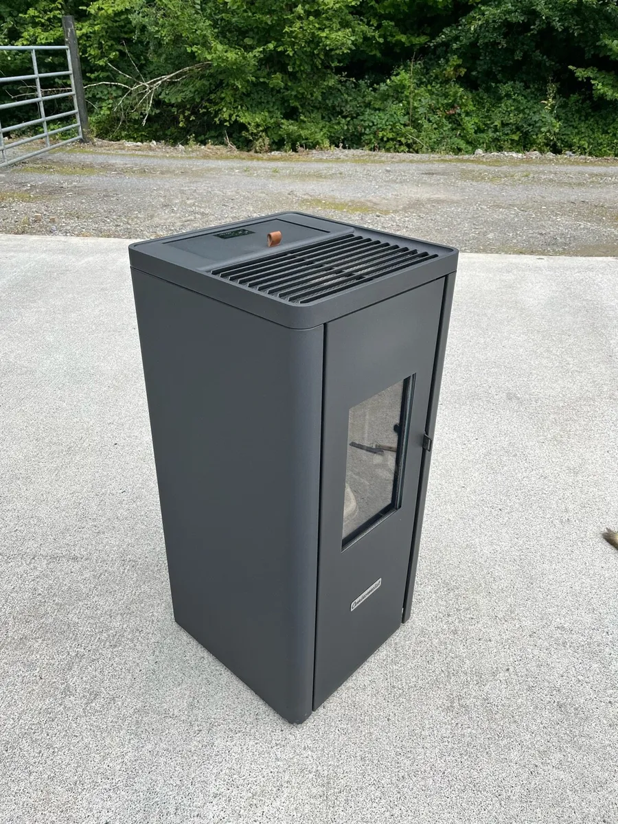 Pellet stove - Image 1