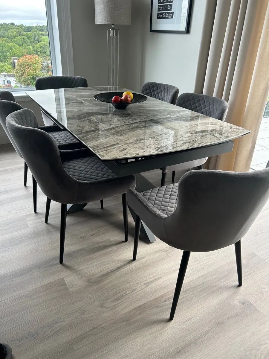 Dining room chairs x 6 - Image 1