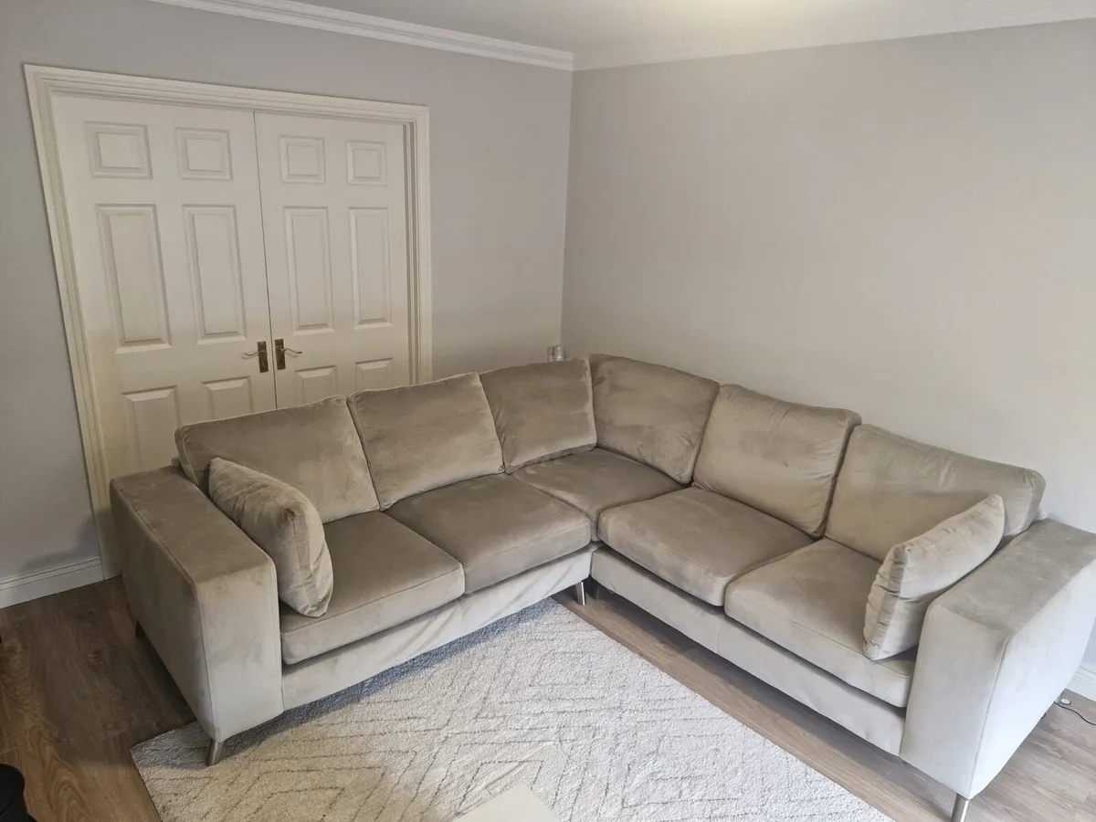 Corner sofa - Image 1