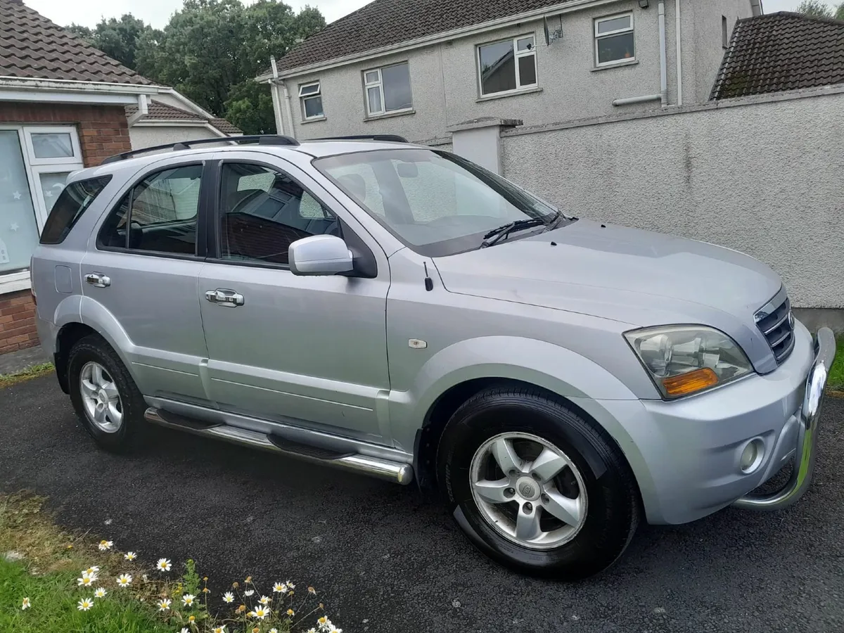 2007 Kia Sorento 4x4 with leather - Image 2