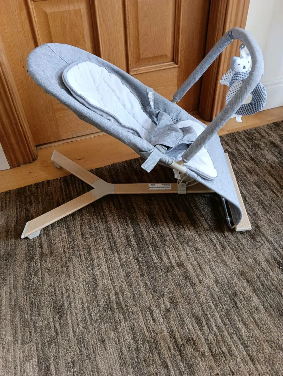 Beautiful new bounce chair few settings - Image 1
