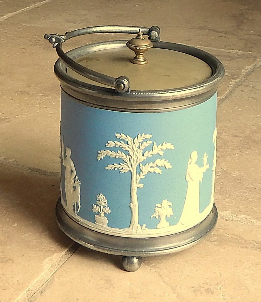 Vintage Wedgwood Jasperware Biscuit Barrel - Image 2