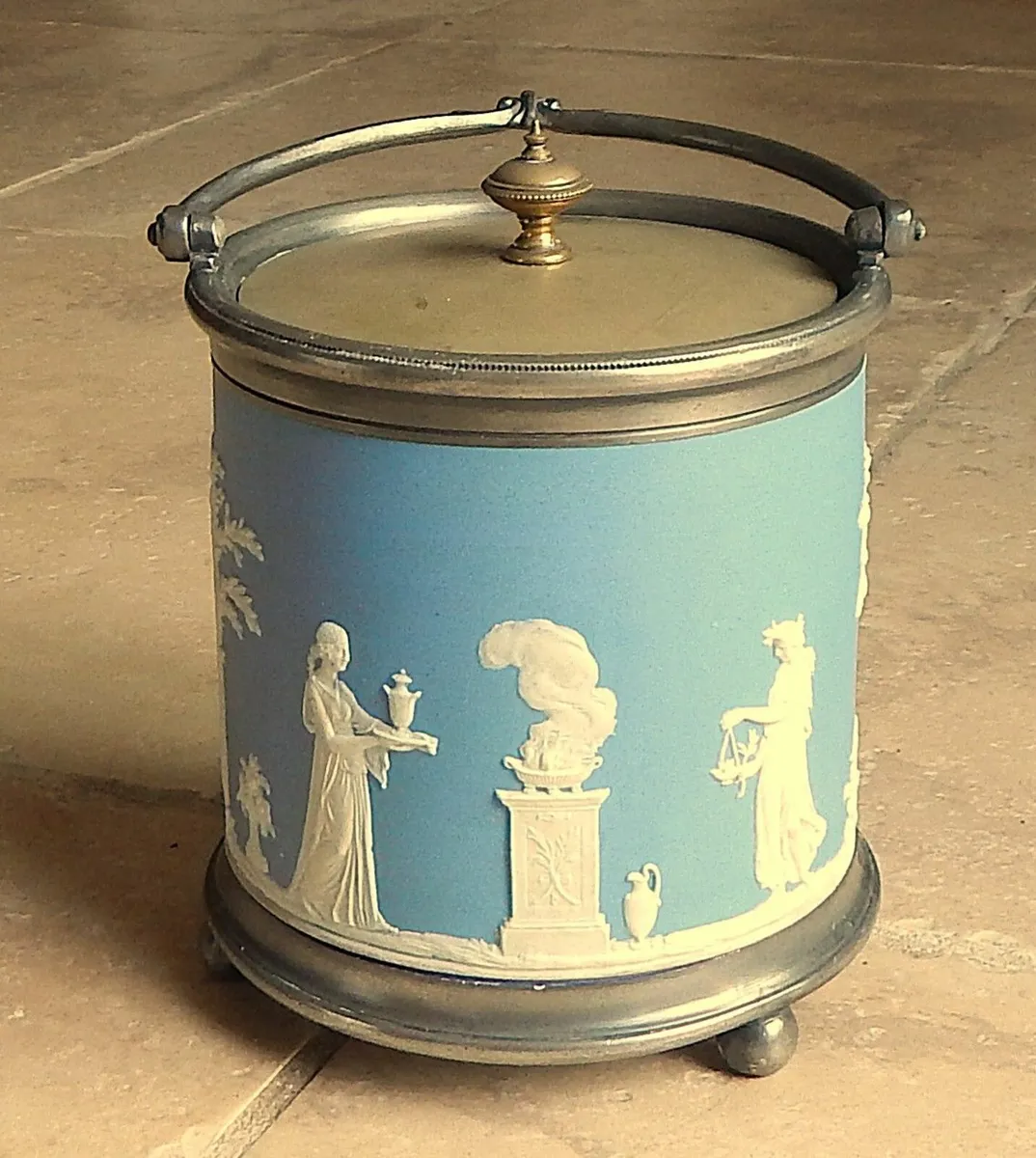 Vintage Wedgwood Jasperware Biscuit Barrel - Image 3