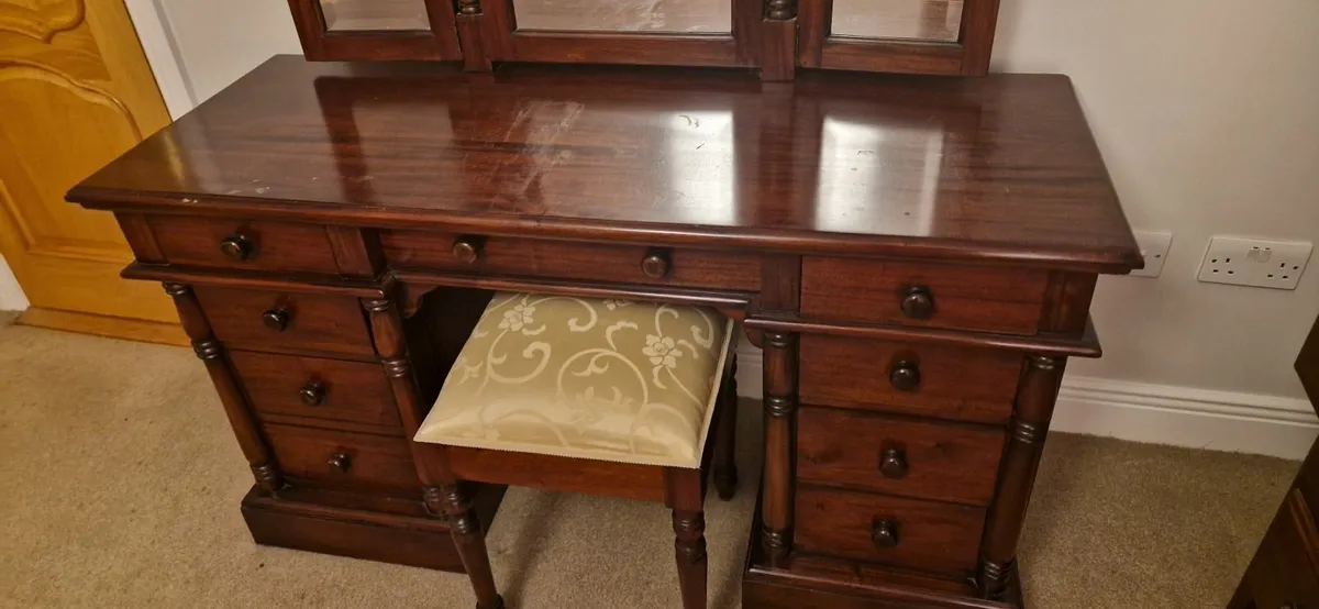 Vanity table / dressing table - Image 2