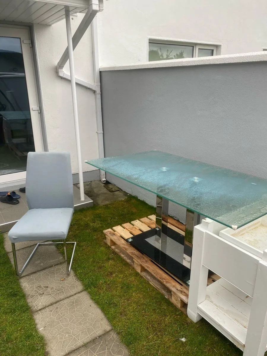 Glass table ,6 chairs and coffee table - Image 1