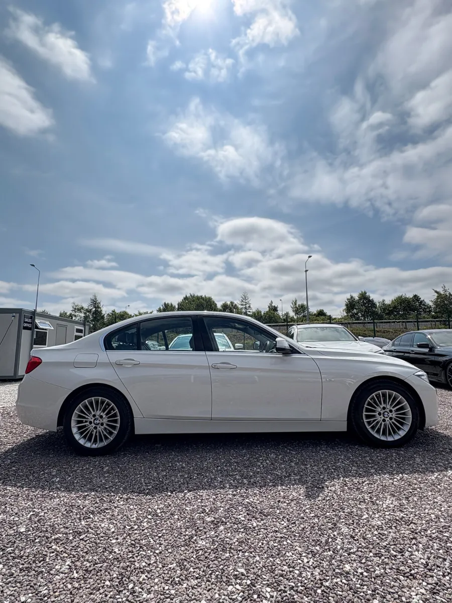BMW 320D Automatic Luxury Very Low KM - Image 2