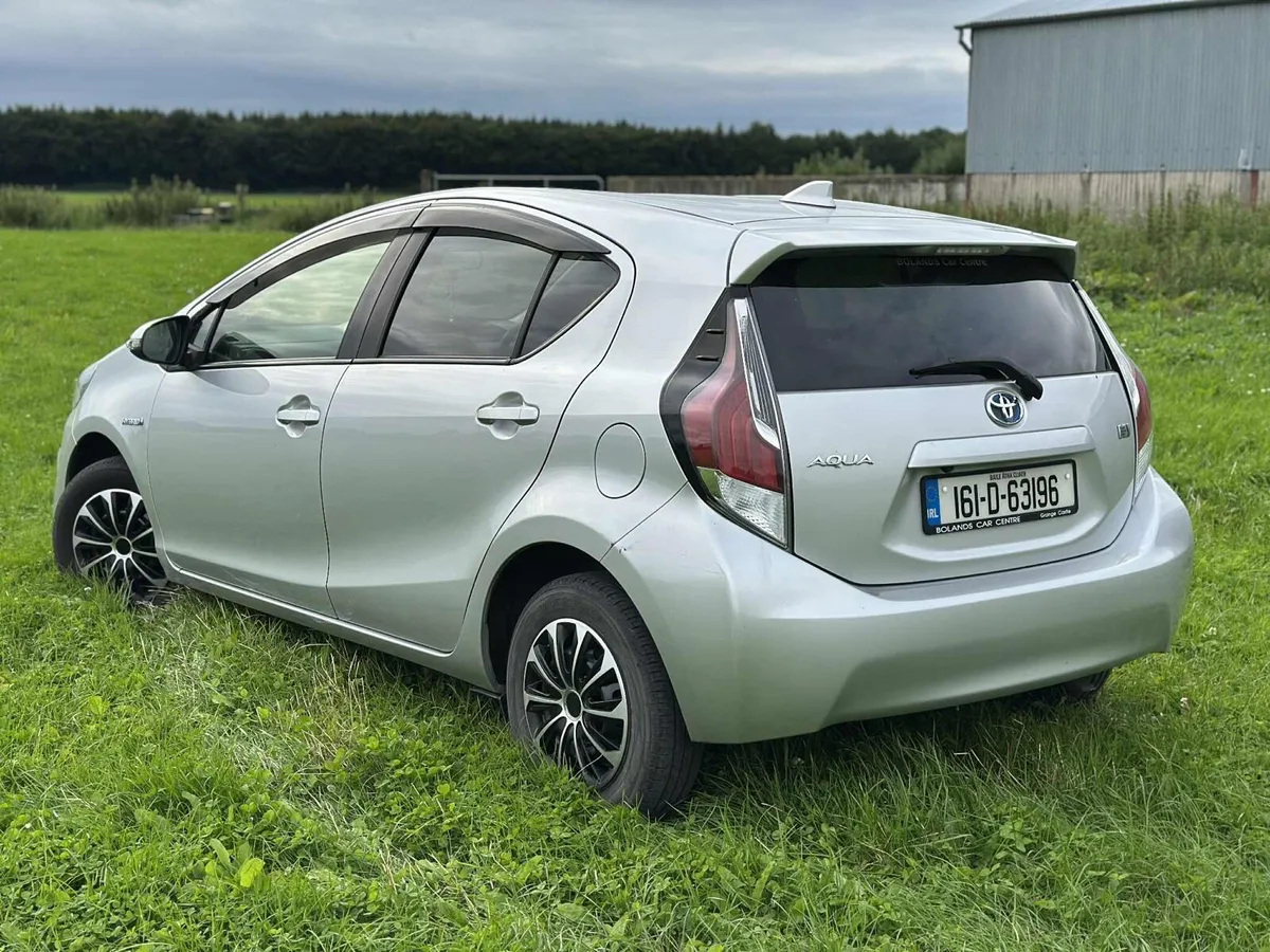 Toyota aqua - Image 4