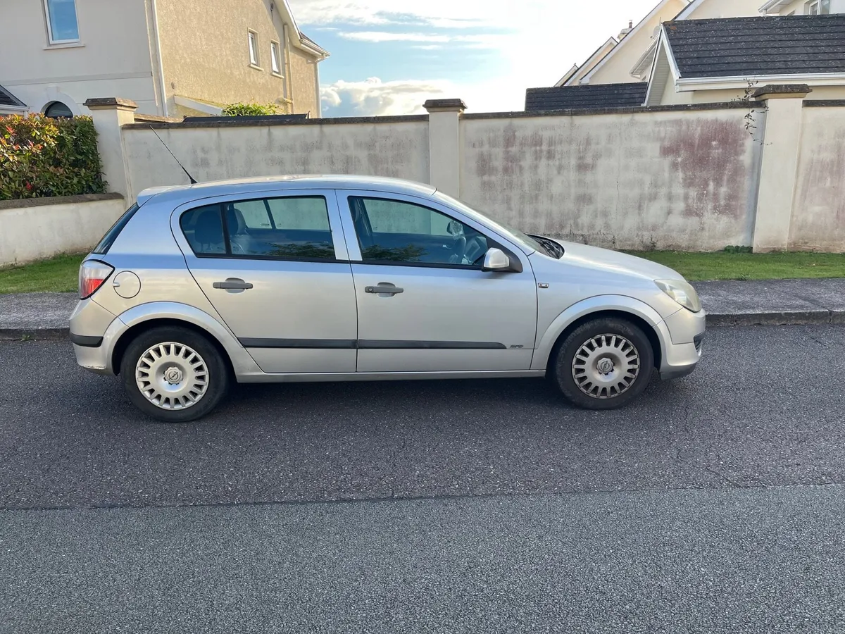 Opel Astra 2005 - Image 2