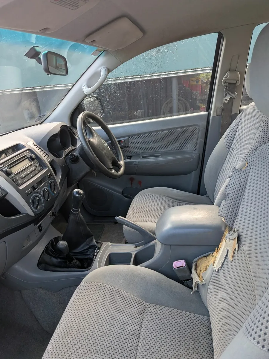 Toyota Hilux 2008 - Image 2