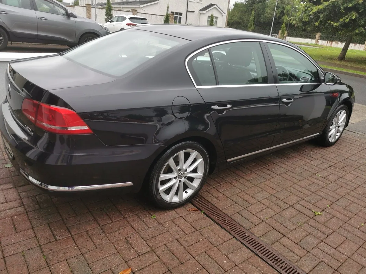 Volkswagen Passat - Image 2