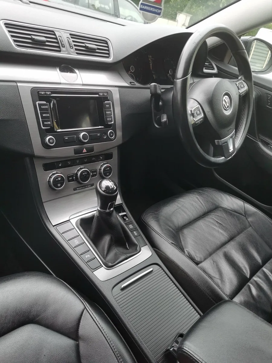 Volkswagen Passat - Image 3
