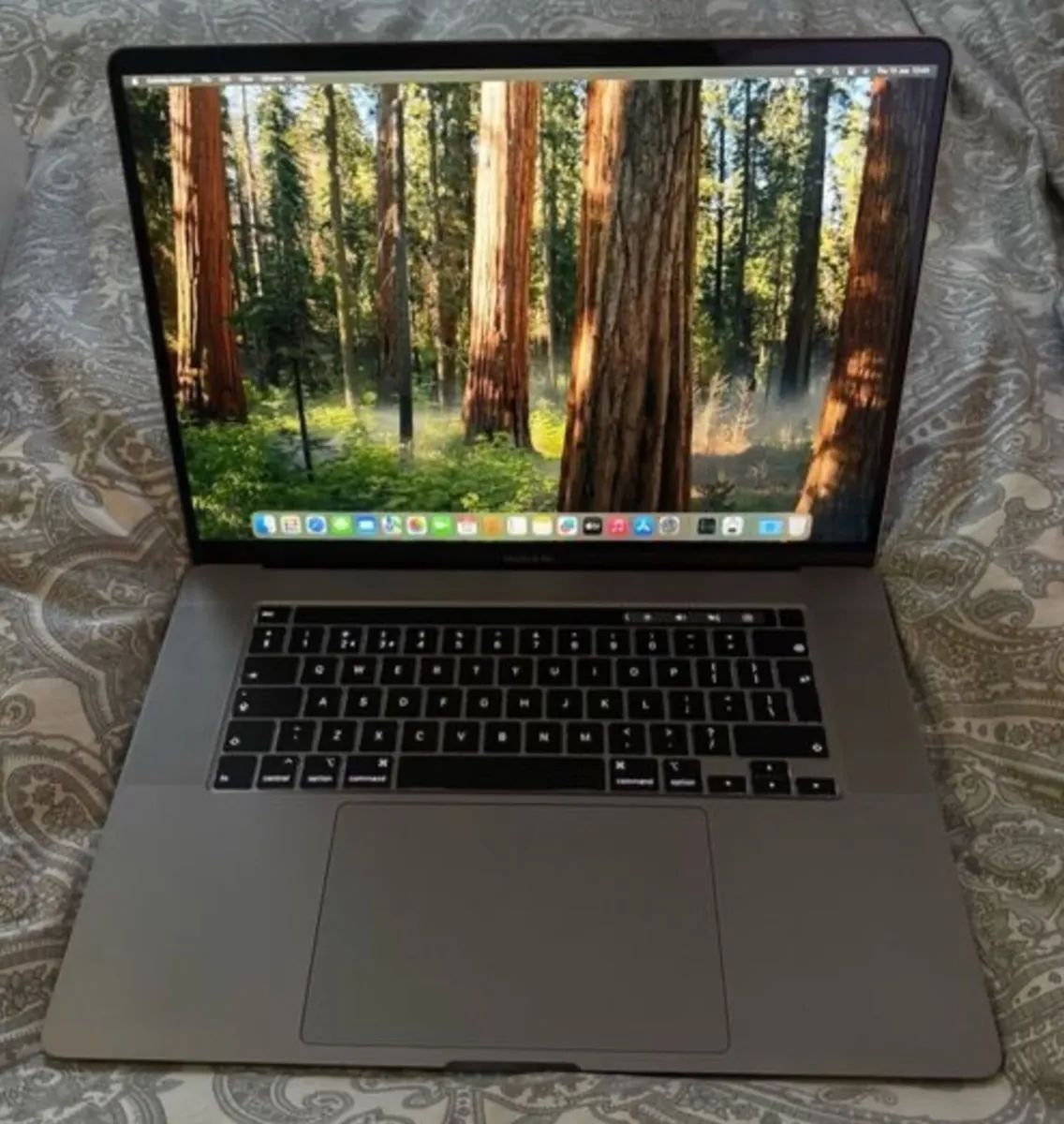 2019 16" Macbook Pro i9 2.3 Ghz  16Gb 1 TB 8GB Vid - Image 1