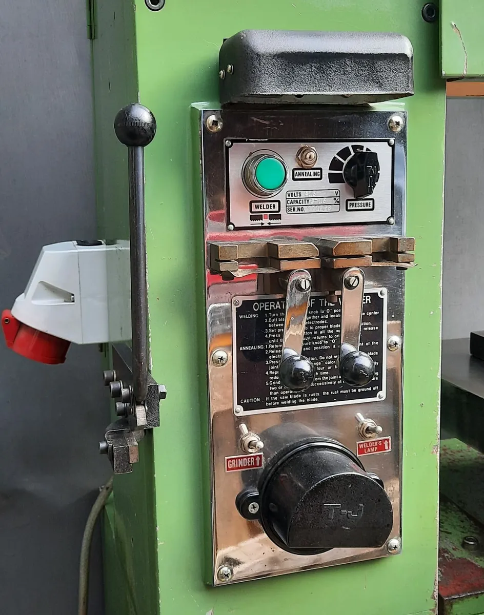 Vertical Bandsaw with Blade Welder - Image 2