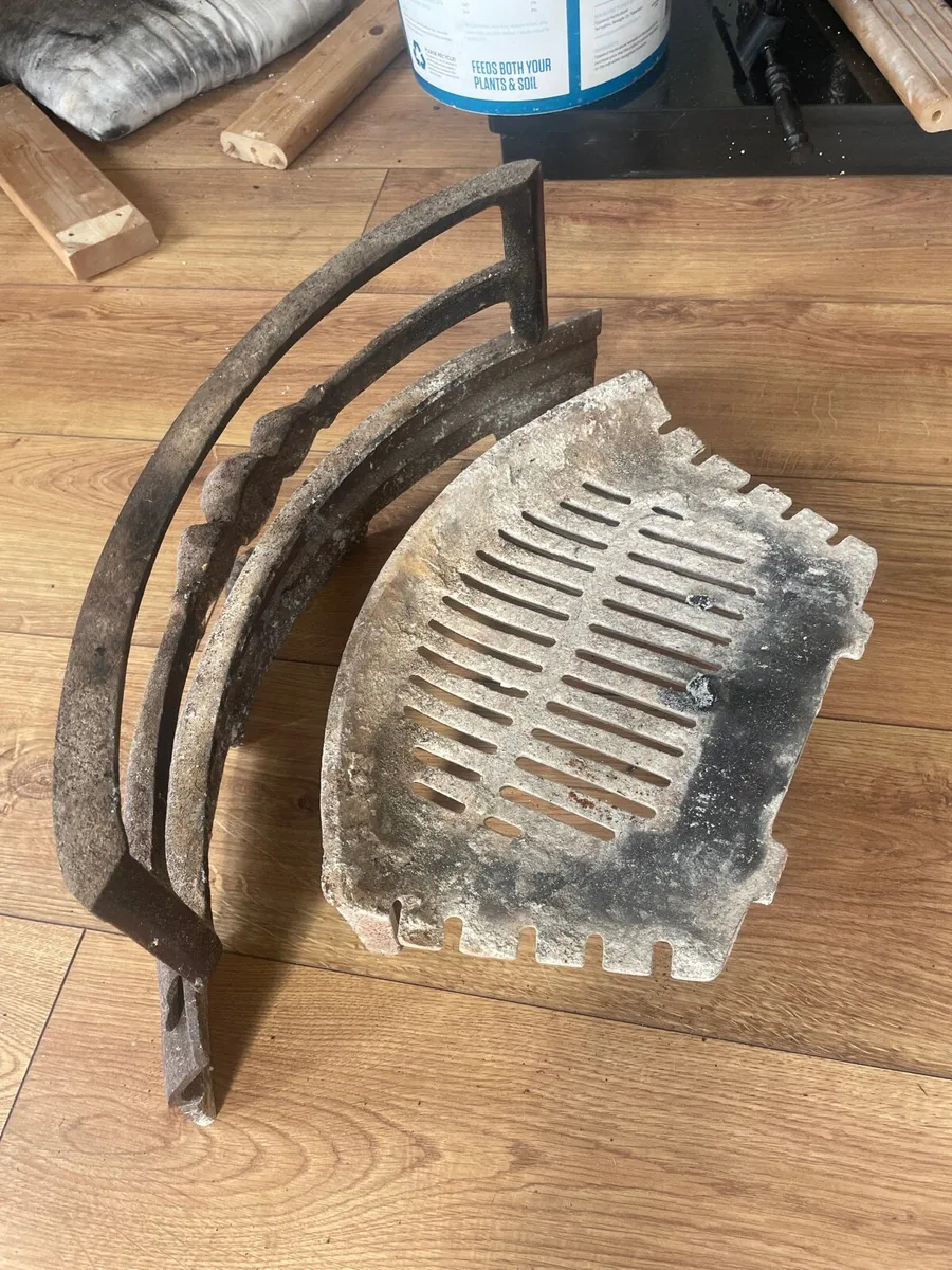 Fire grate and front - Image 3