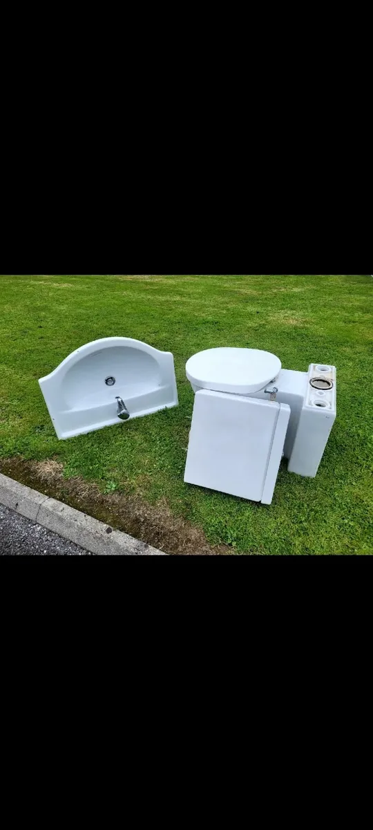 Villeroy & boch toilet and basin - Image 1