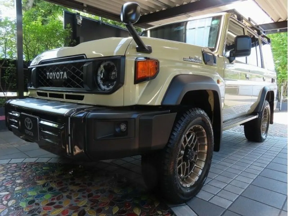 🇯🇵 Exclusive Toyota Land Cruiser 76 – Japan-Only - Image 1