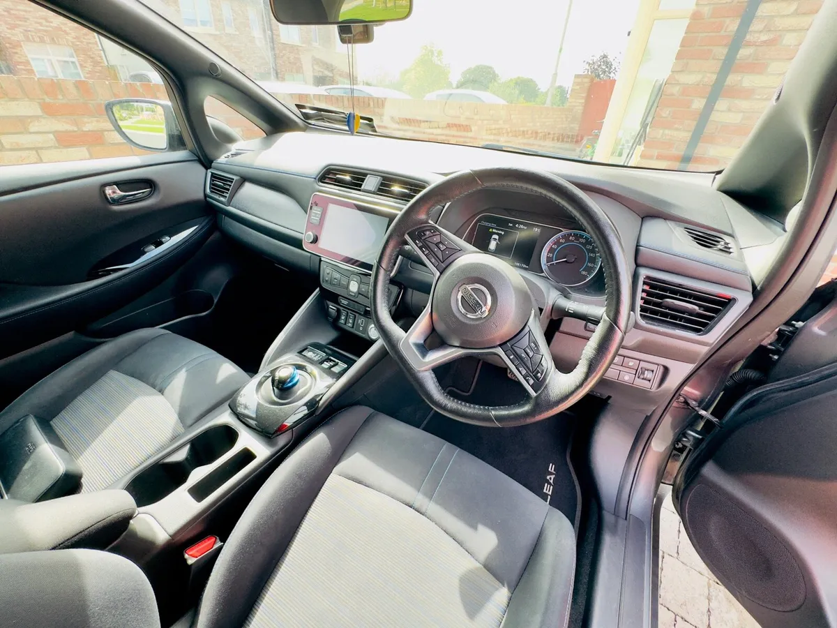 Nissan Leafe - Image 4