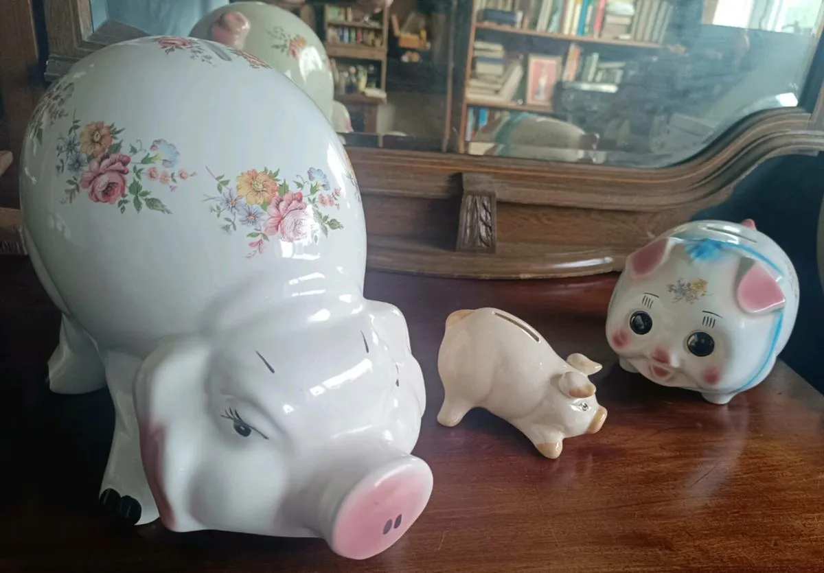 Vintage Porcelain - Image 1