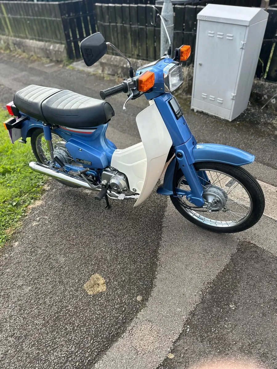 2000 Honda C90 Cub - Image 3
