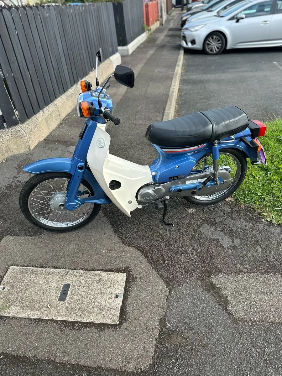 2000 Honda C90 Cub - Image 1