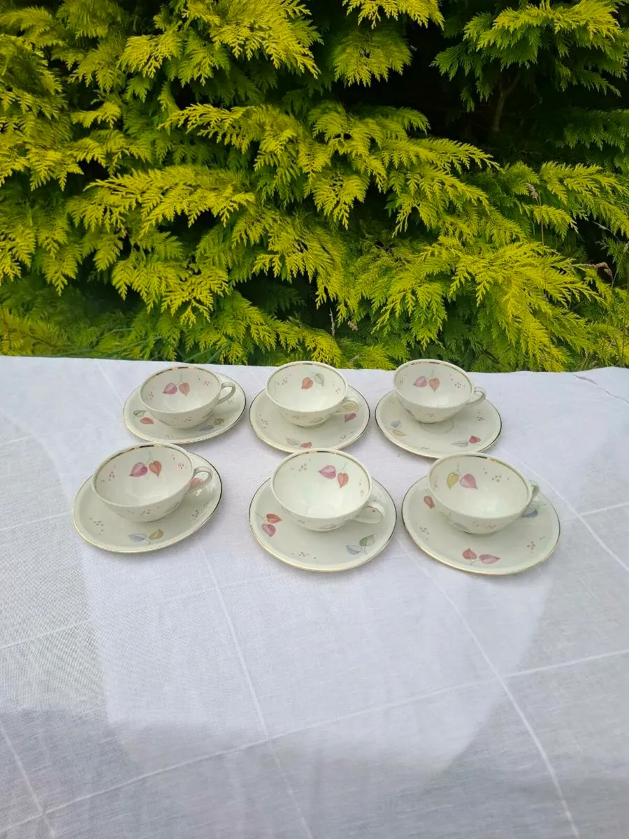 6 cream china tea cups and saucers postage possibl - Image 1