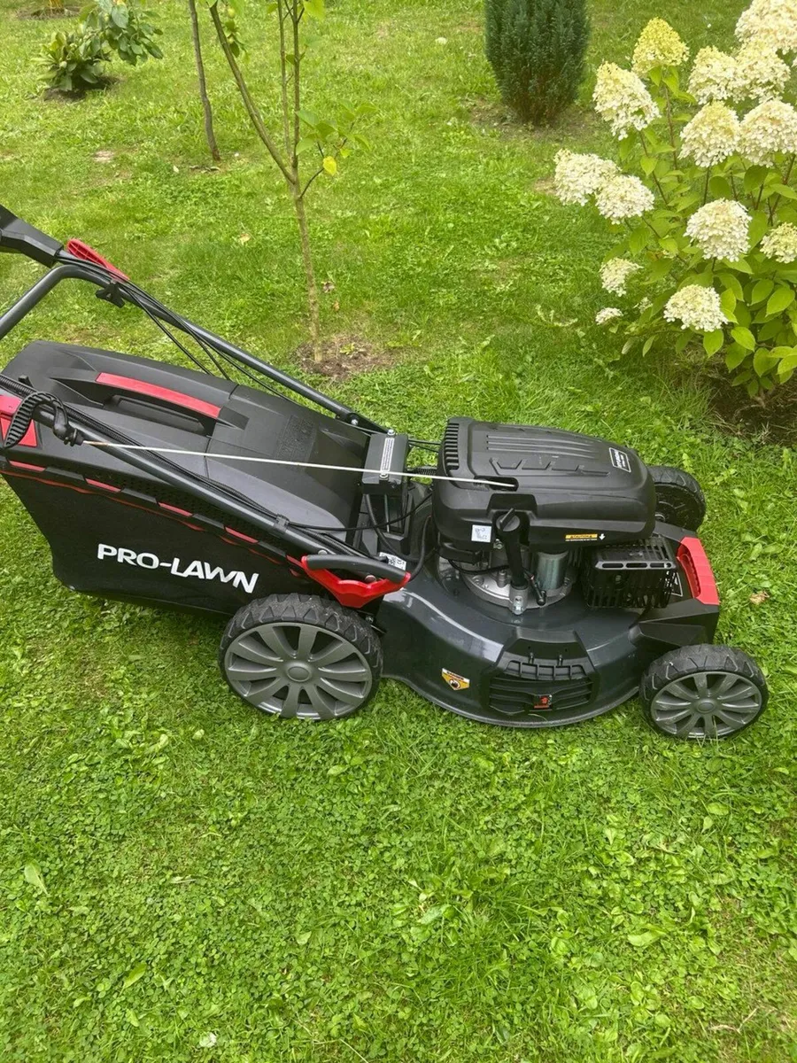 Pro Lawn electric start Hyundai lawnmower - Image 1