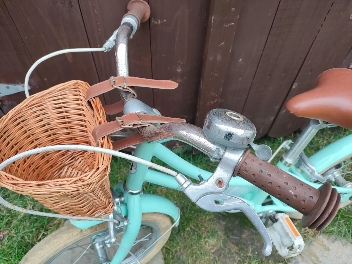 Bobbin Limited Edition Child Bike - Image 3