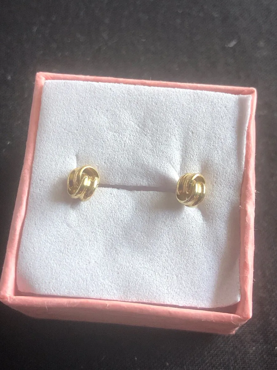 Gold knot earrings - Image 1
