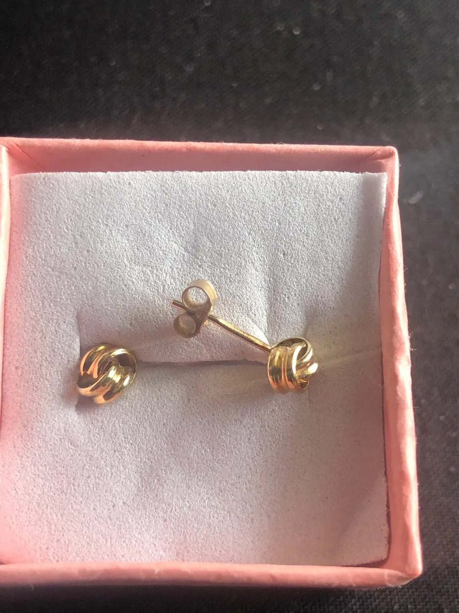 Gold knot earrings - Image 2