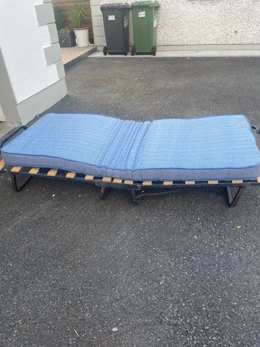 Foldable camping bed - Image 1