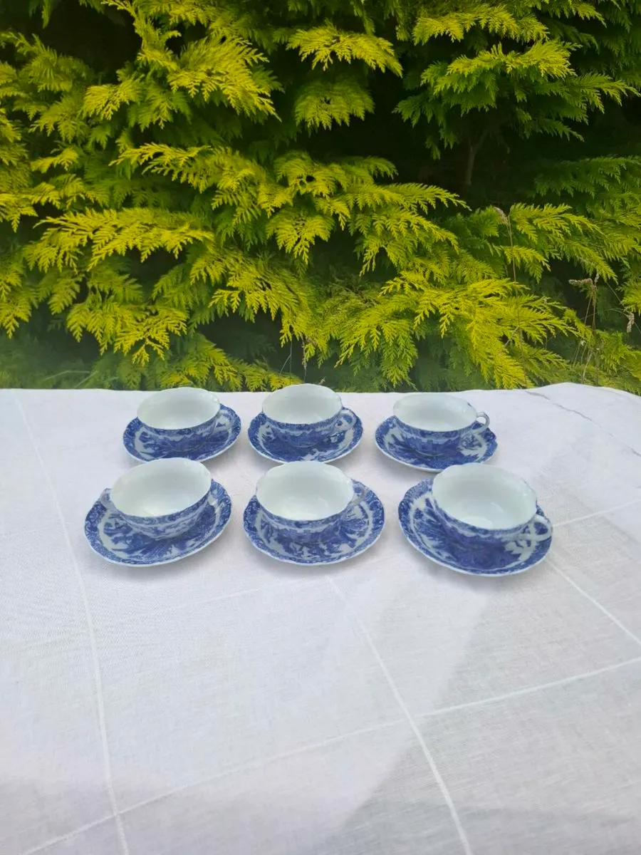 6 china bllue tea cups and saucers postage possibl - Image 1