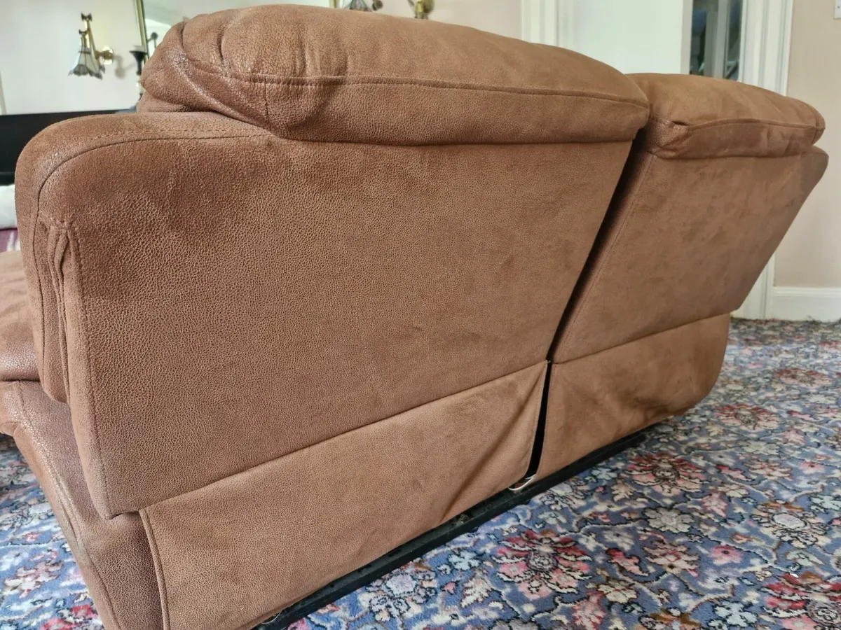 Couch 2 seater Recliner - Image 2