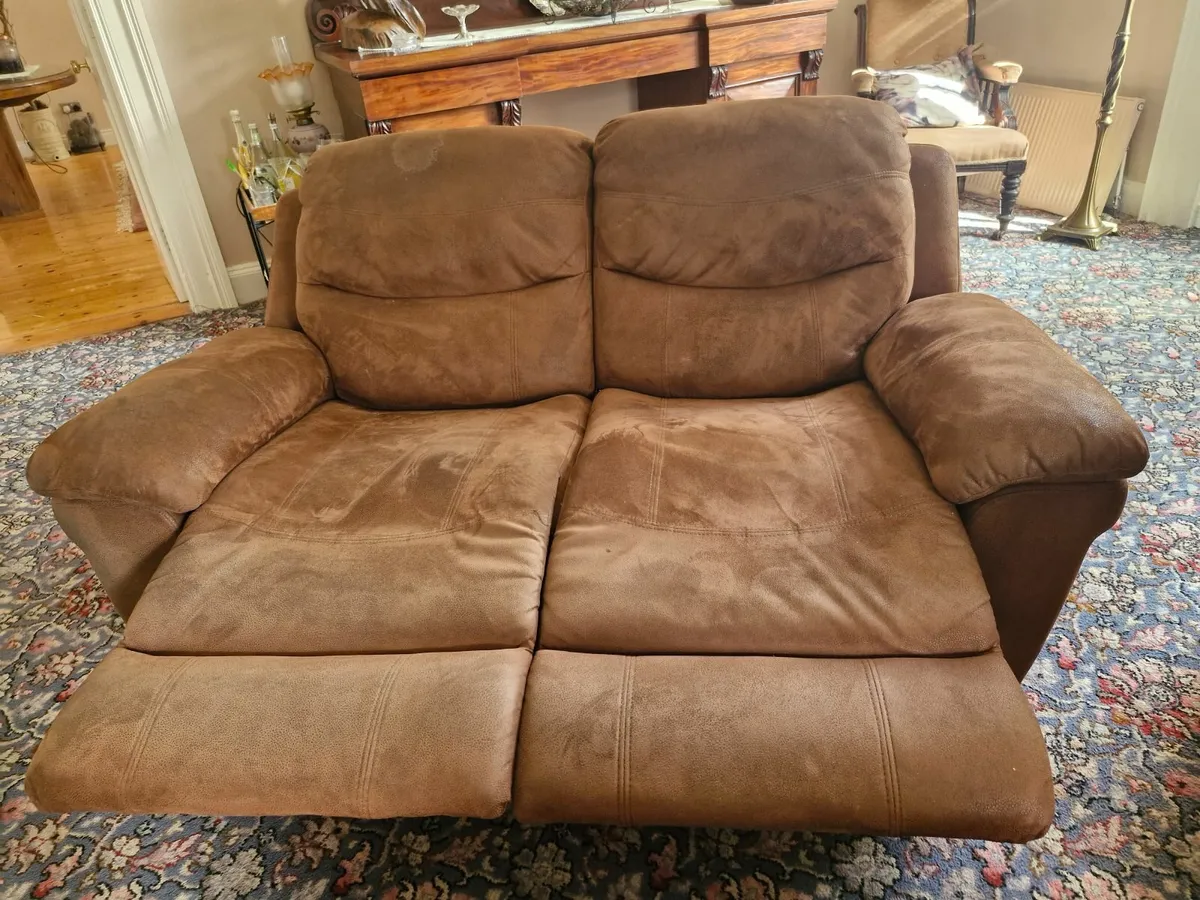 Couch 2 seater Recliner - Image 3