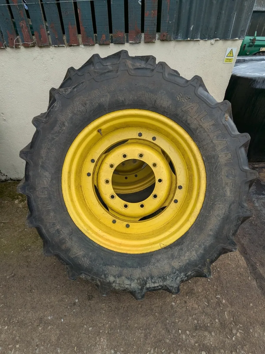 John Deere tractor wheels and tyres - Image 3