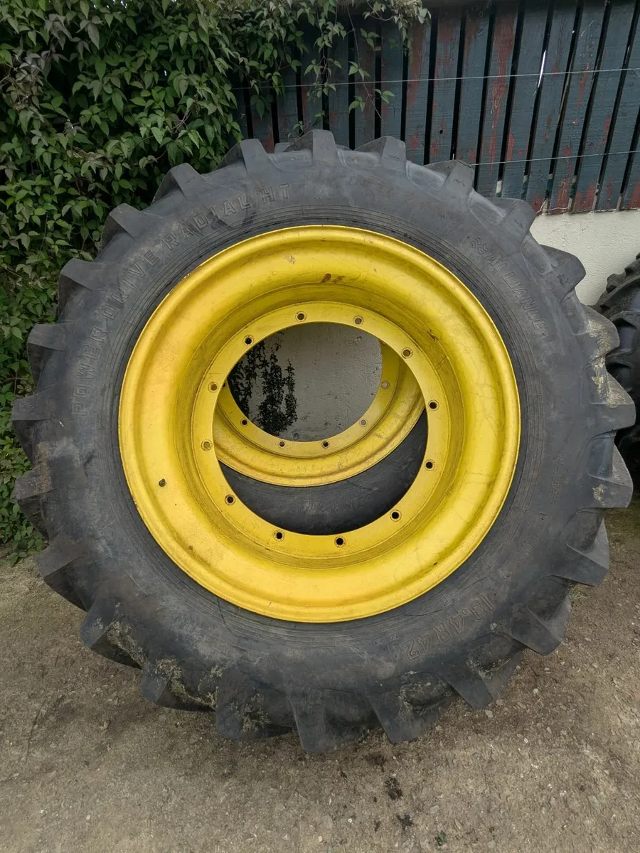 John Deere tractor wheels and tyres - Image 4