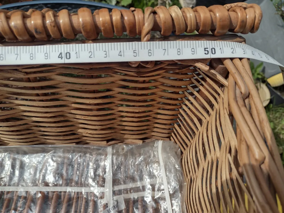 Large wicker picnic/storage basket - Image 4