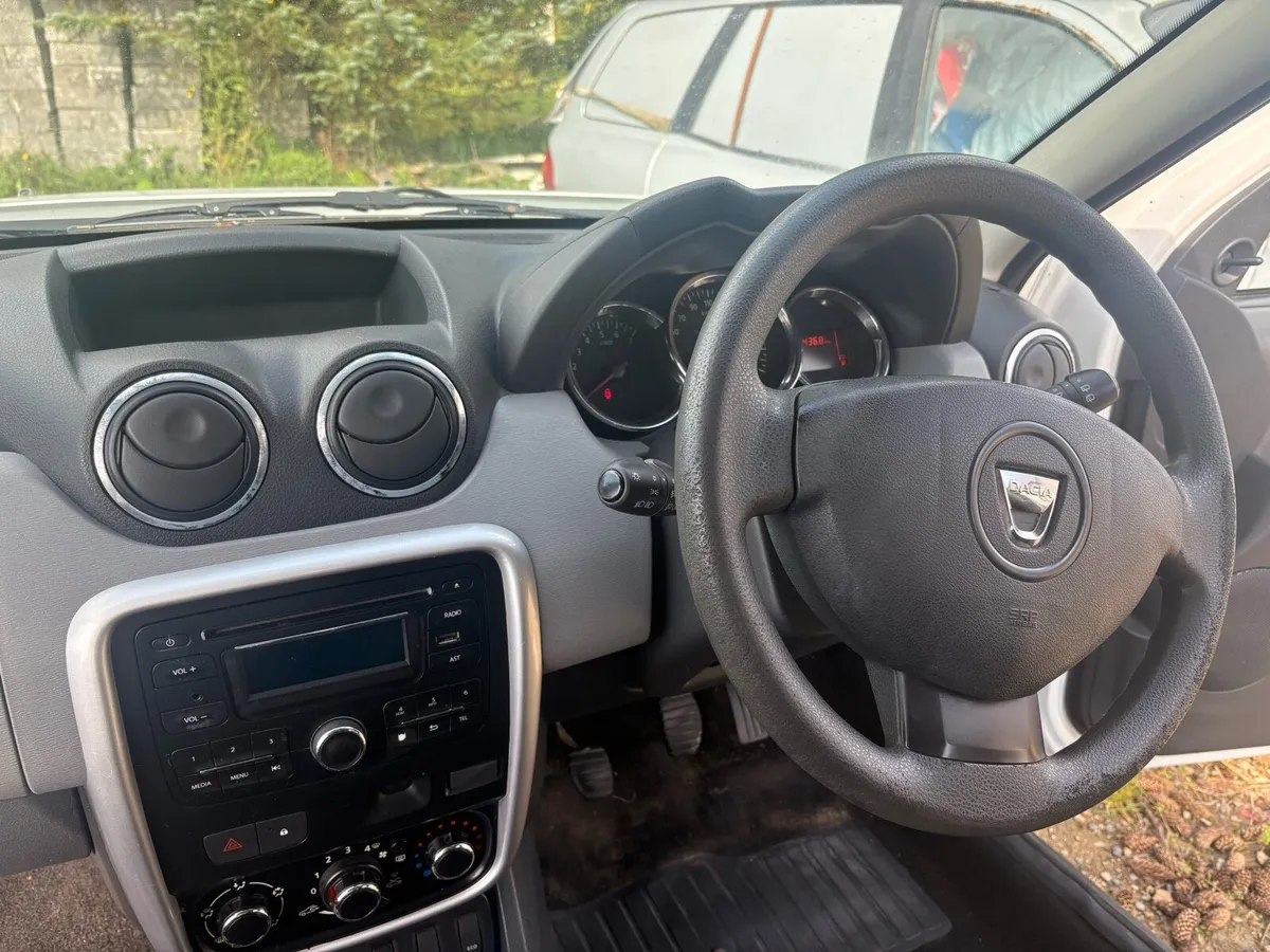 161 Dacia Duster 1.5 Diesel white - Image 3