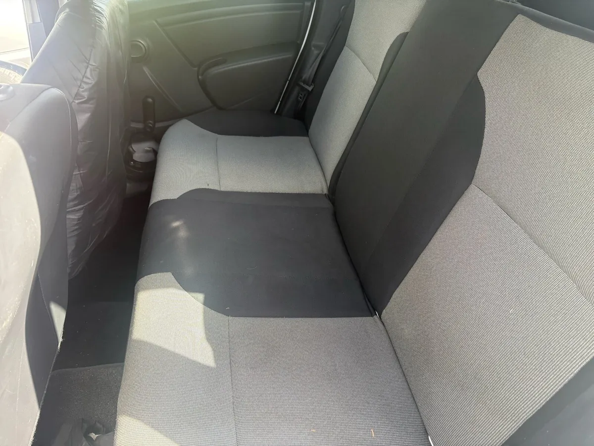 161 Dacia Duster 1.5 Diesel white - Image 4