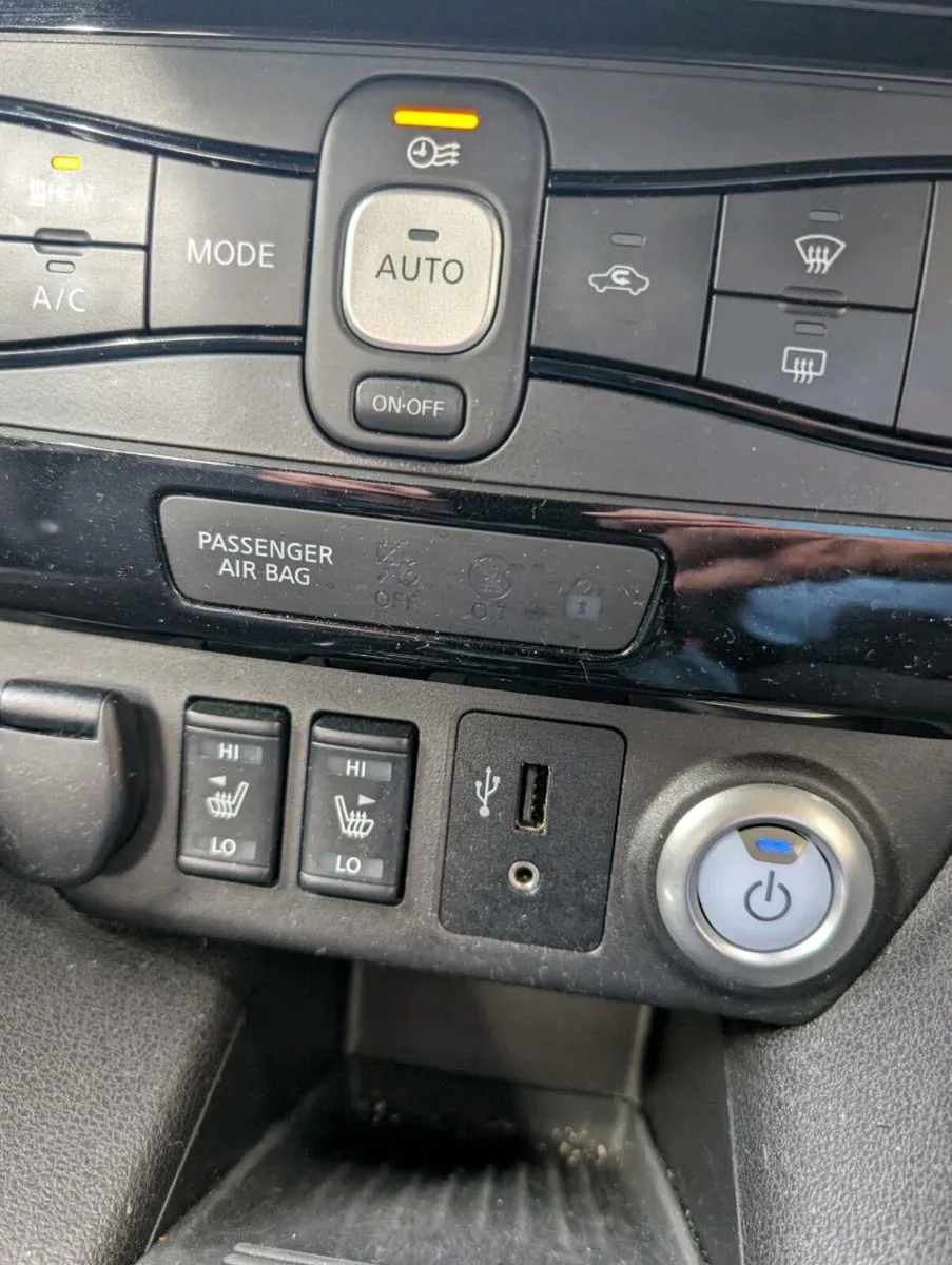 Nissan Leaf 2018 N connecta 40KWH - Image 4