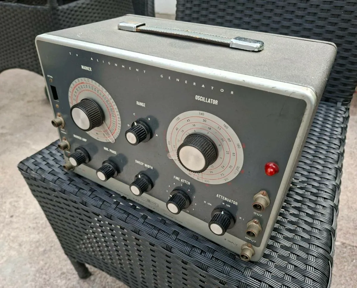 Vintage Heathkit Television Alignment Generator - Image 2