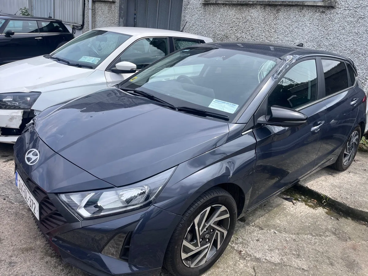 241 hyundai i20 Deluxe - Image 2