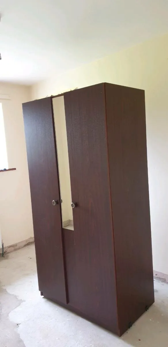 3 piece suite . Plus two wardrobes - Image 3