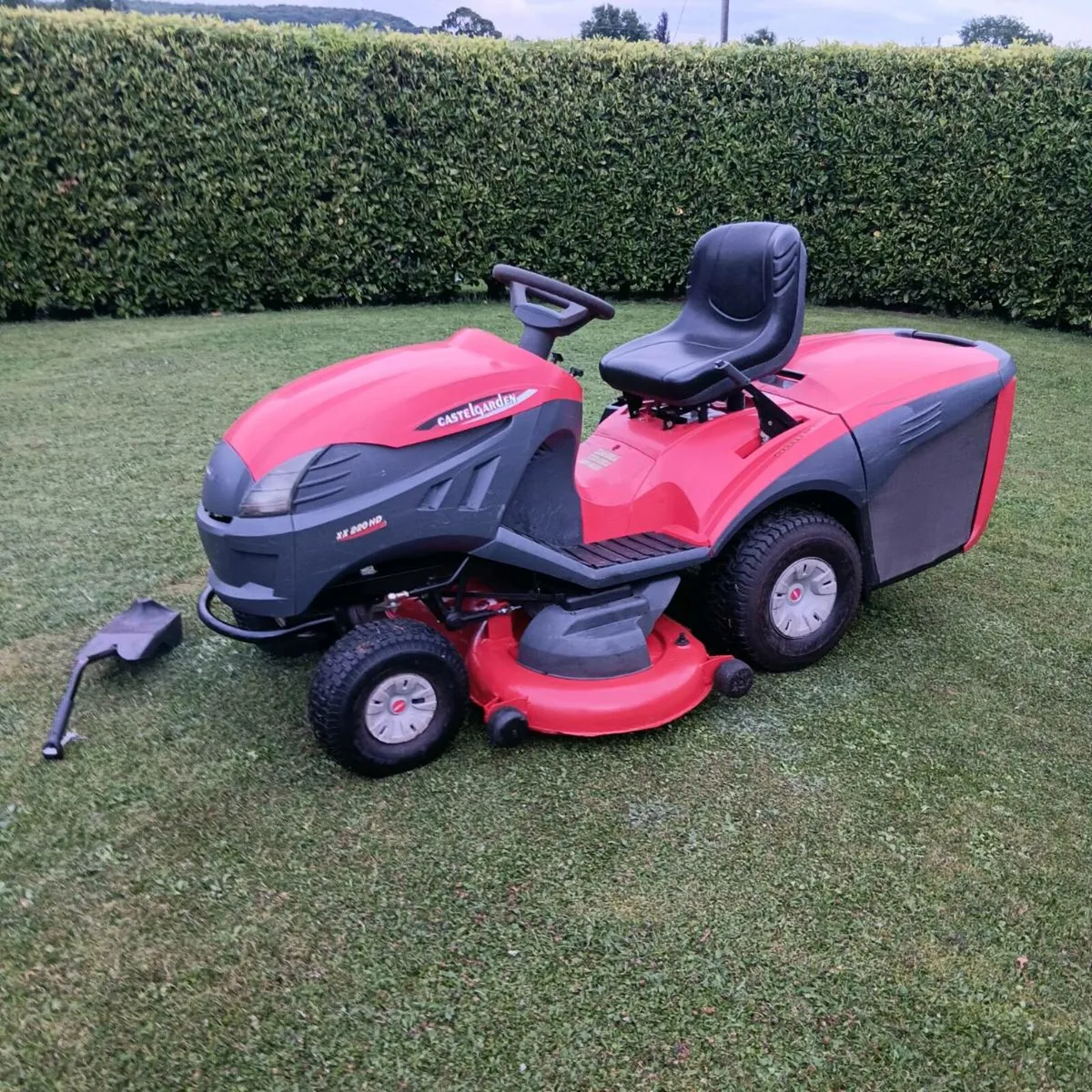 Castlegarden 22hp twin cylinder with 48" deck - Image 1
