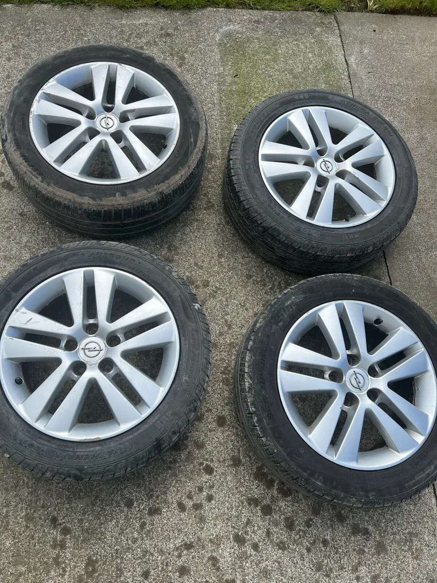 Opel Astra Alloy Wheels & Tyres 205/55 R16 - Image 1