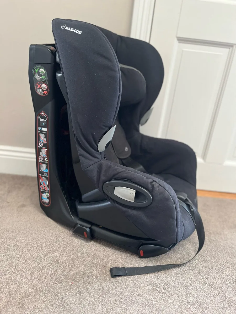 Maxi-Cosi Axiss car seat - Image 1