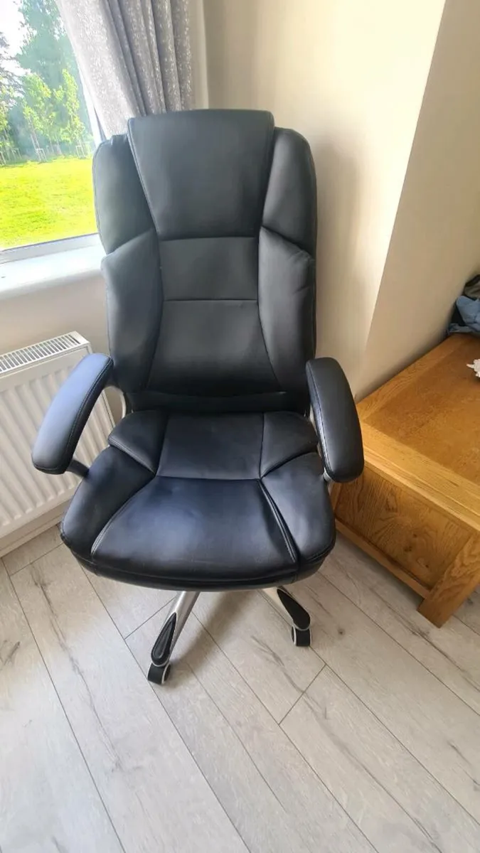 Office chair - Image 1