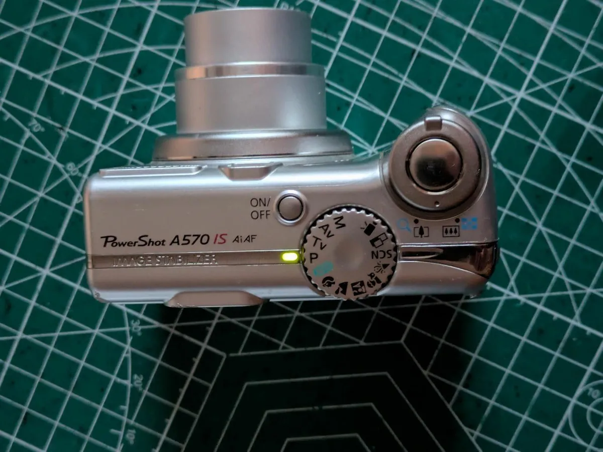 Canon PowerShot CCD🌈 digital compact camera - Image 2