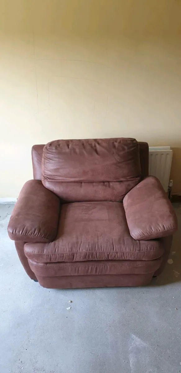 3 piece suite . Plus two wardrobes - Image 2