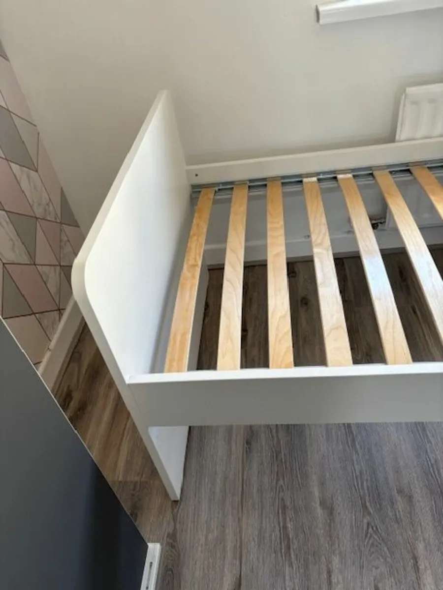 Single Bed - Image 2