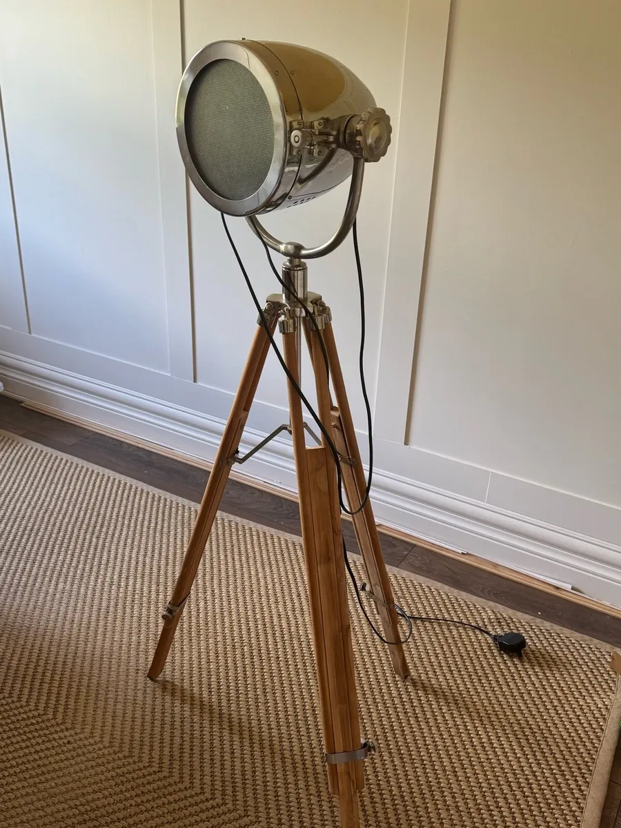 Tripod floor light - Image 1